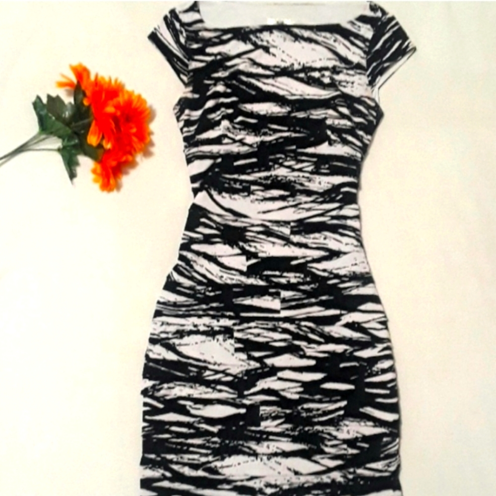 ❤ BLACK && WHITE MARBLE PATTERN DRESS